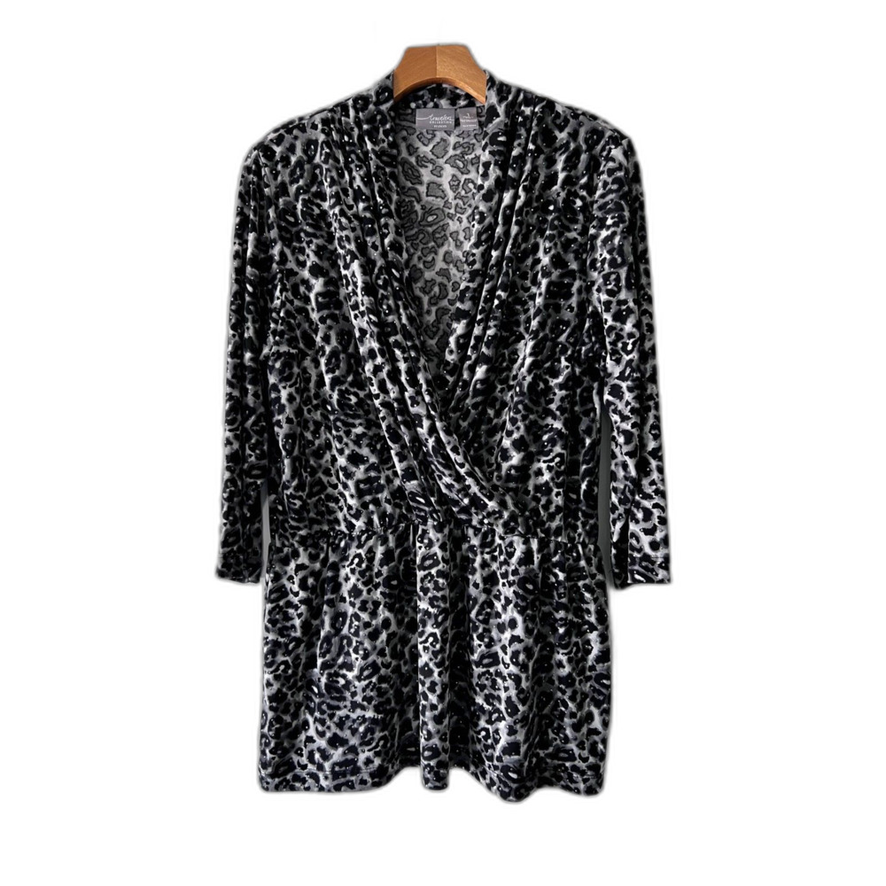 Chico’s Travelers Animal Print Studded Faux Wrap Tunic Blouse Size 1